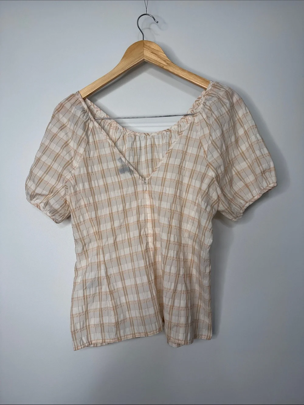 J. Crew V-back puff-sleeve top in textured plaid Size 2